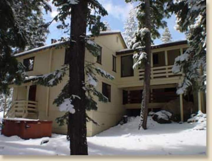 TAHOE HIDEAWAY 3BR/2.5BA,12min walk to Lake Tahoe Houses for Rent in
