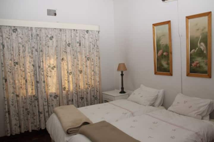 Bedroom 3 and Bedroom 2 share a bathroom