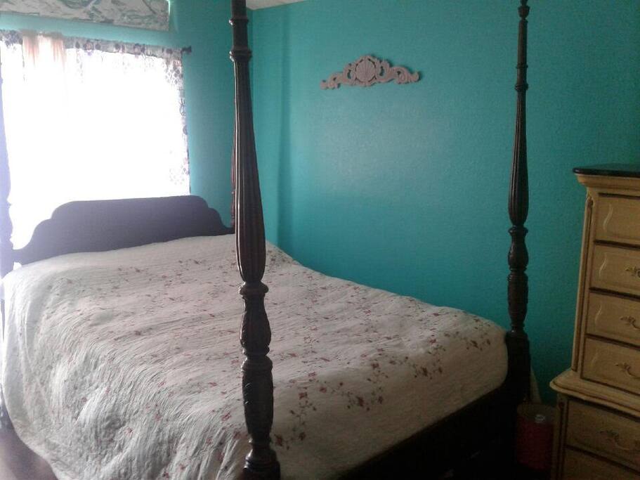 Starboard bedroom