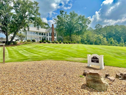 Lakefront Resort - Sleeps 93!