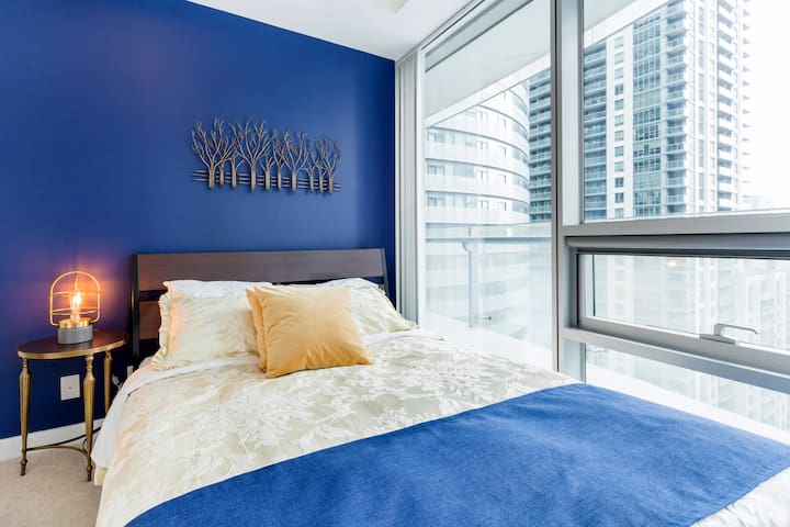 Toronto Downtown Luxury Condo with Large Patio