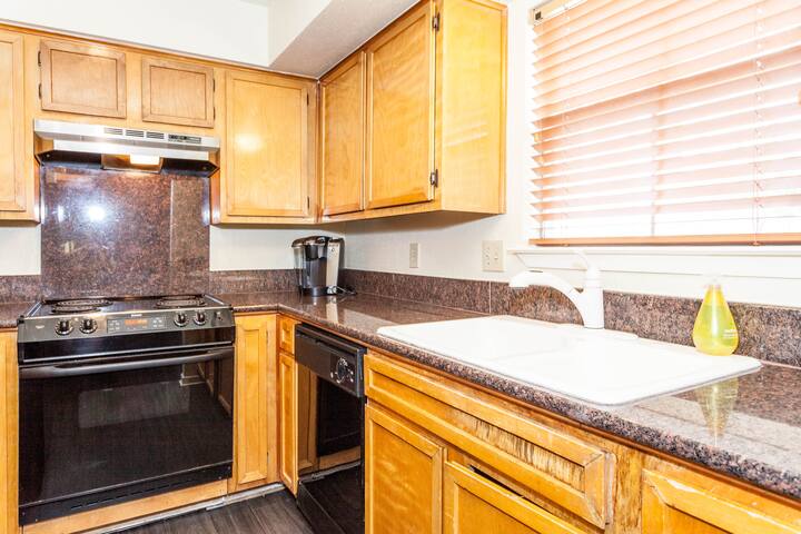 Downtown Rock Royalty Suite w/ Pool FREE Parking gallery image 4