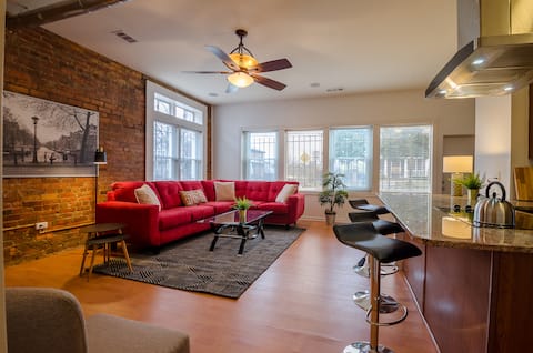 Top Airbnb: Rustic Red | 2Bd 2 Bath in a Historic Brick 1913 in Mechanicsville