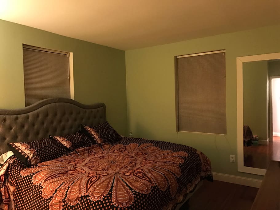 King size bed w/flat screen TV in bedroom