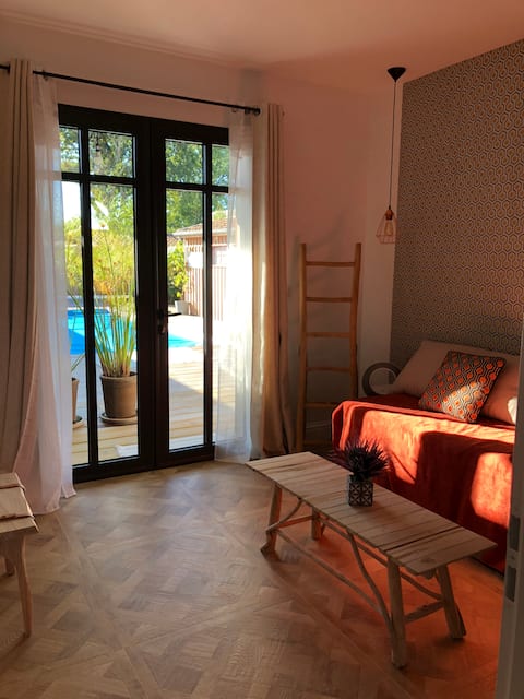 Popular Airbnb listing: Villa l'Arcachonnaise - Charming cottage in Andernos Les Bains