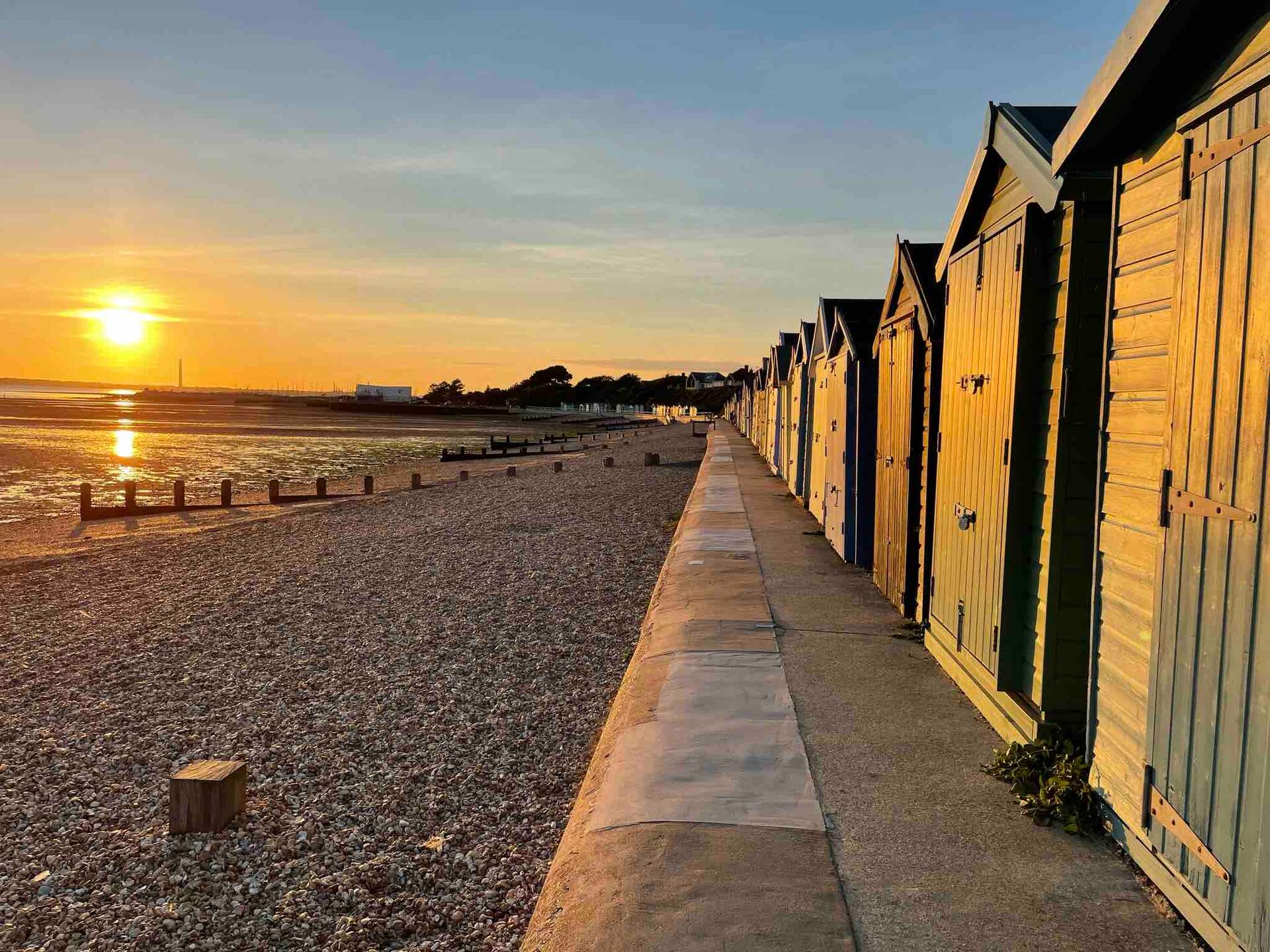 Seaview dog friendly ground floor flat 1 min to beach sleeps 4