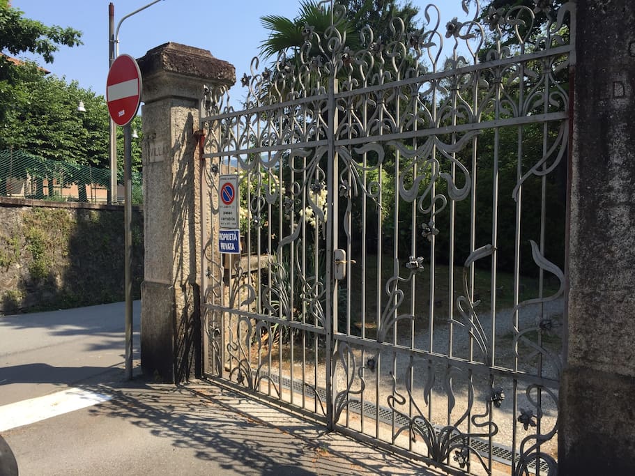 L'entrata di Villa Edvina