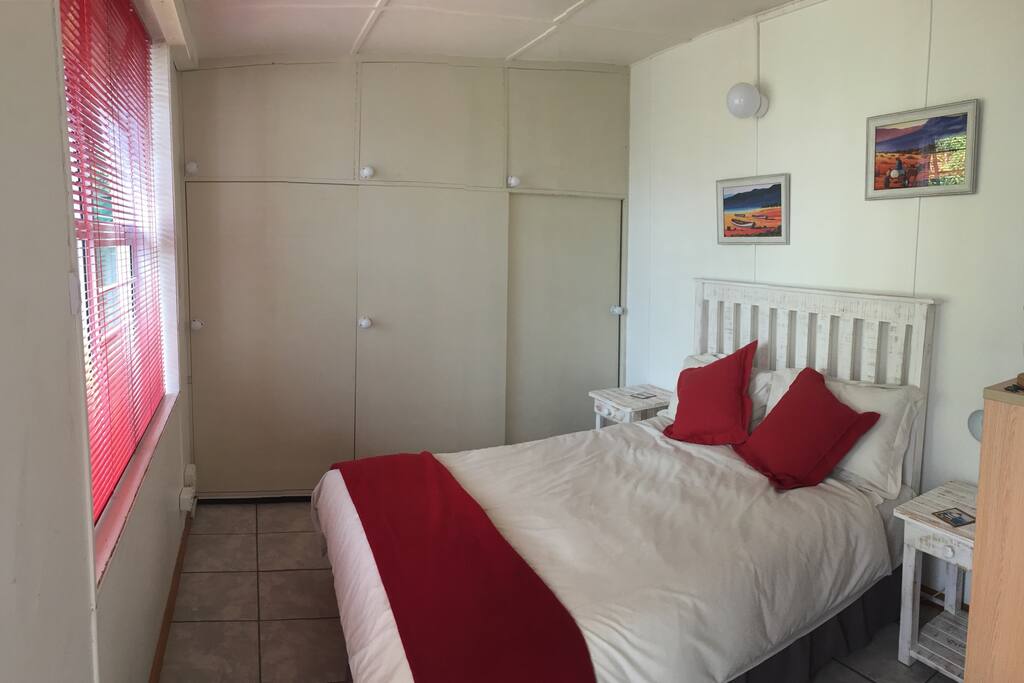 Double bed with garden view