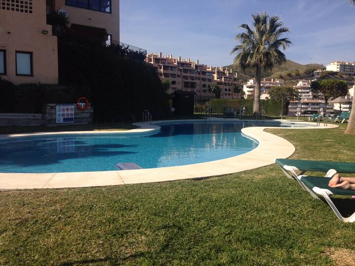 2 camas 2 baños impresionantes vistas al mar Calahonda Marbella Aptos. en complejo residencial