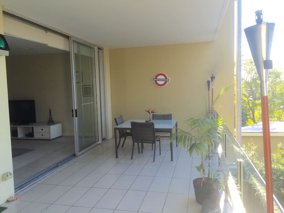 Outdoor entertaining/dining area