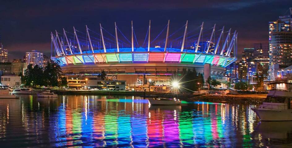 1BR + Den |Sauna, Pool, Gym, AC, Free parking gallery image 5