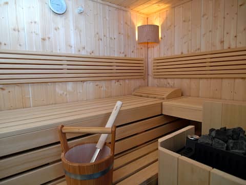 Beliebte Airbnb-Anzeige: "Wellness- Apartment" with sauna ! in Lindenau