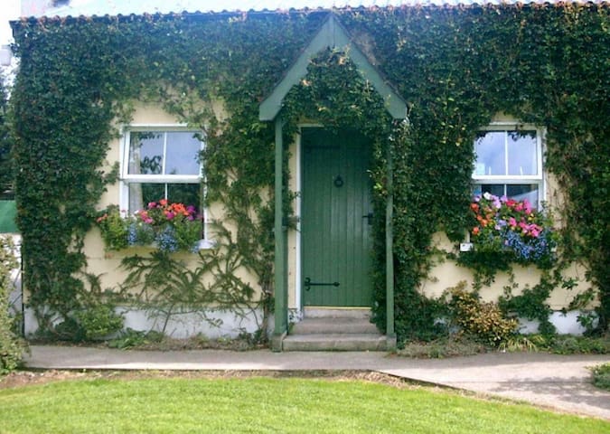 River Cottage With 1 En Suite Bedroom Cottages For Rent In