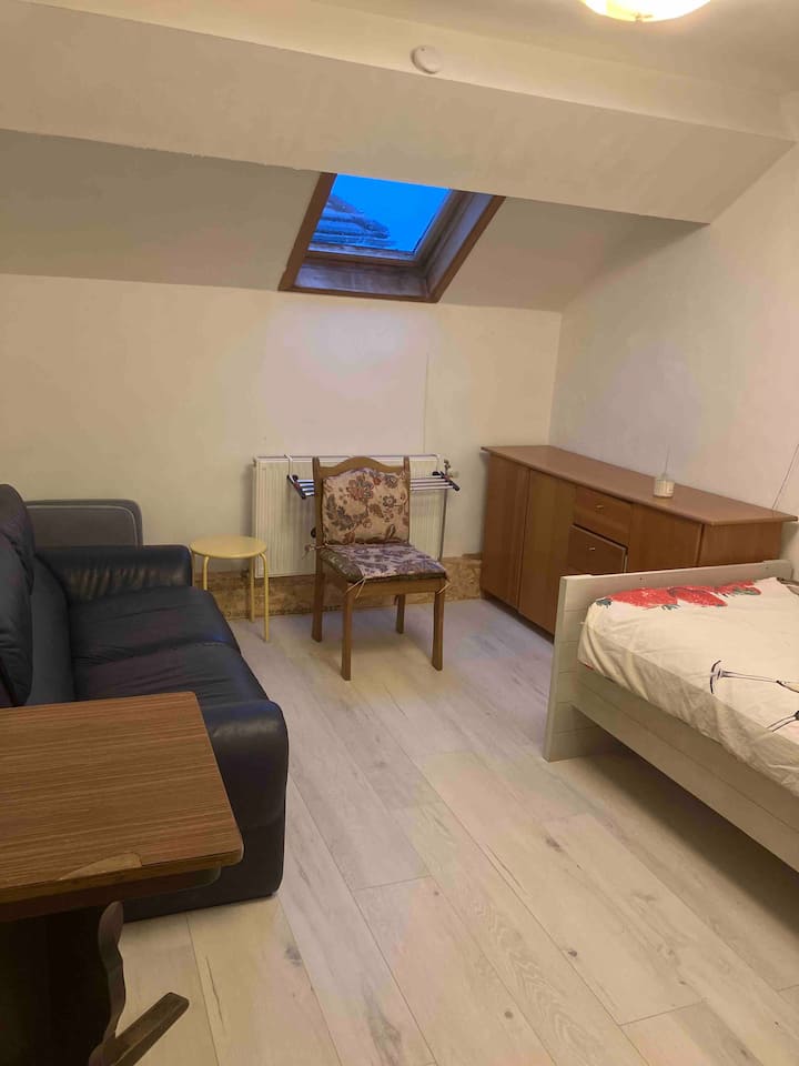 Mojawapo ya vyumba 3 vilivyo na kitanda kimoja.