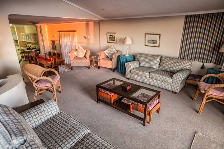 Blaauwberg House on the beach in Bloubergstrand gallery image 4