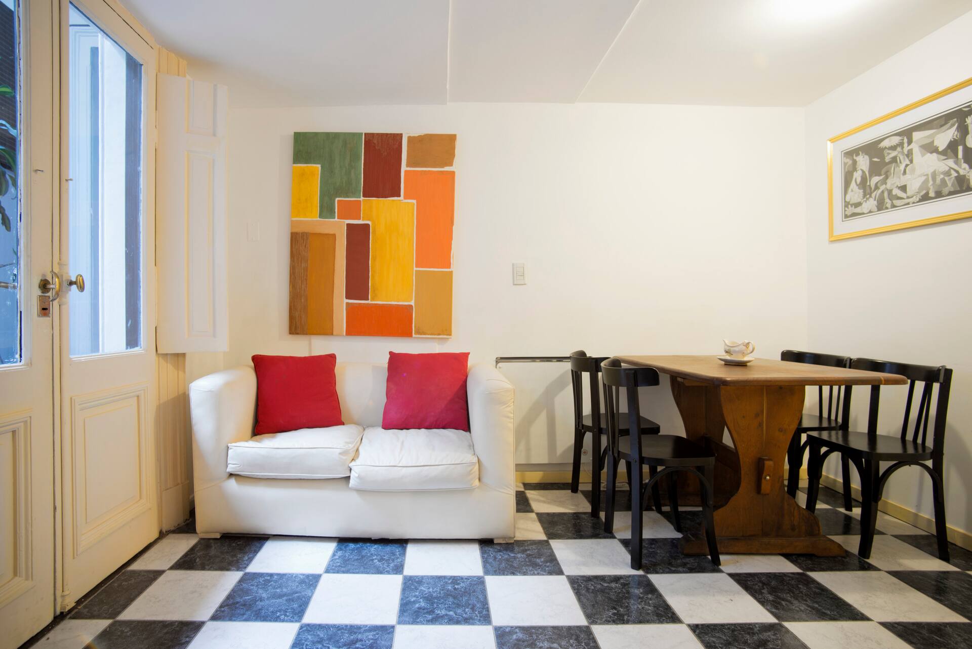 Furnished duplex apartment in Monserrat