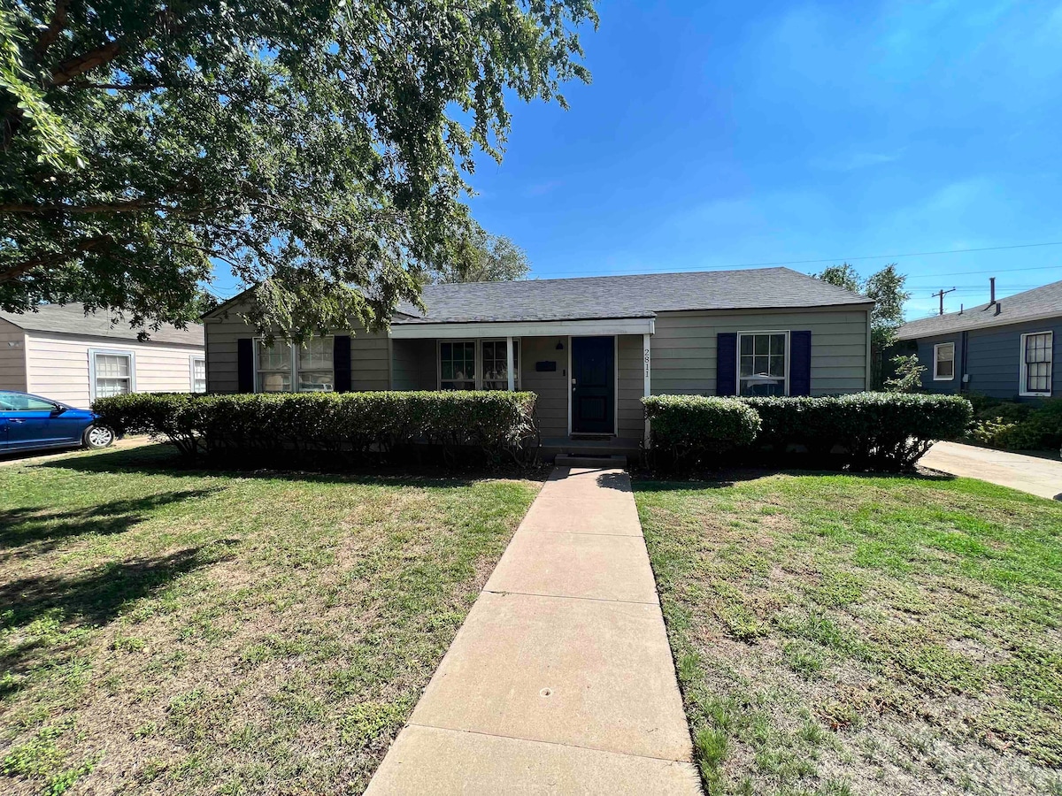 THE 806 Newly Updated House in Tech Terrace Houses for Rent in