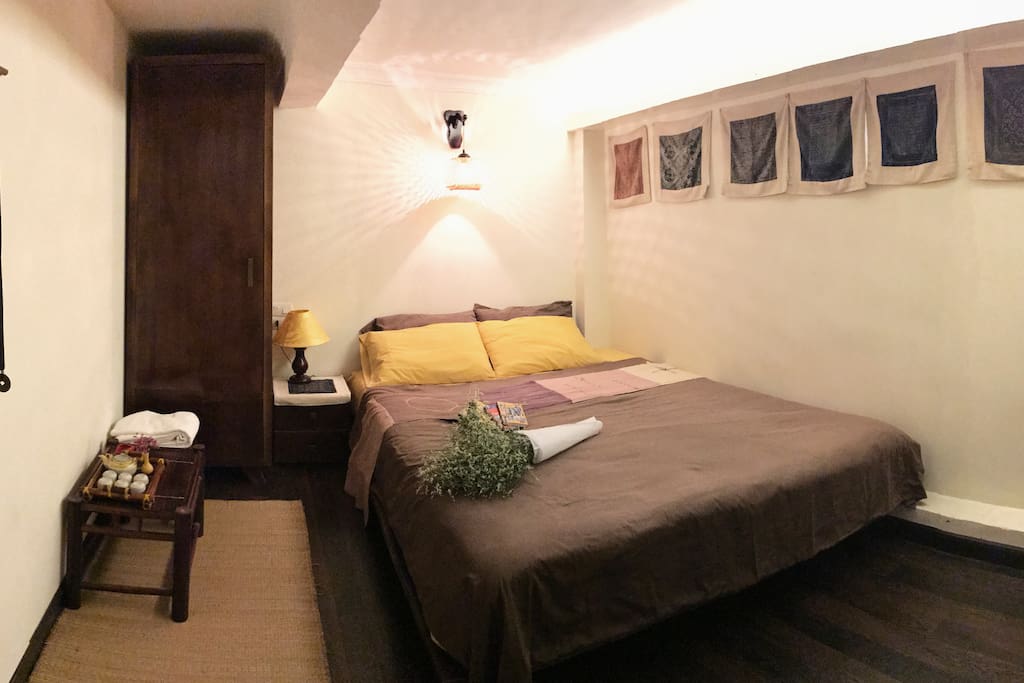 Hanoi people are famous for elegance, polite and kindness, we care a lot about the appearance but never choose very colorful things. That's why the main theme of our room is yellow, and dark brown. Beautiful and yet elegance.
