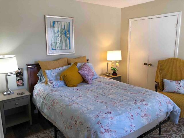 PRIVATE QUEEN (B)MEMPHIS/GERMANTOWN 1.5 SHARED BTH