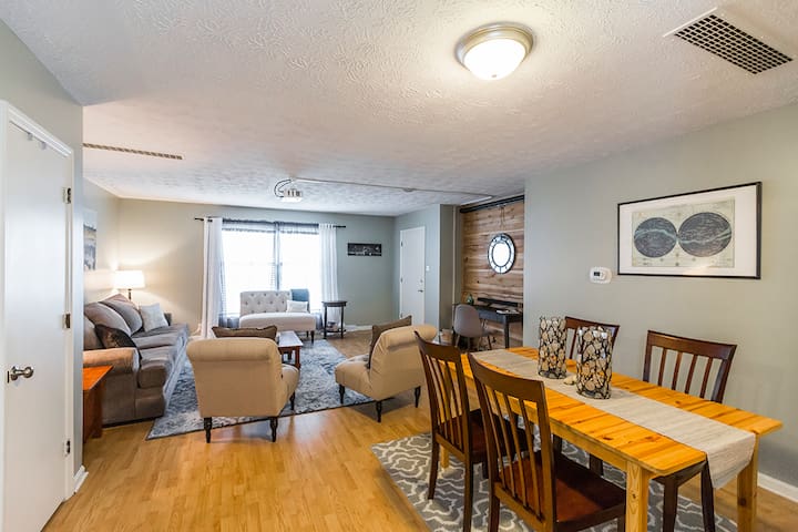 Modern and Spacious Home w/ 5.1 Theater