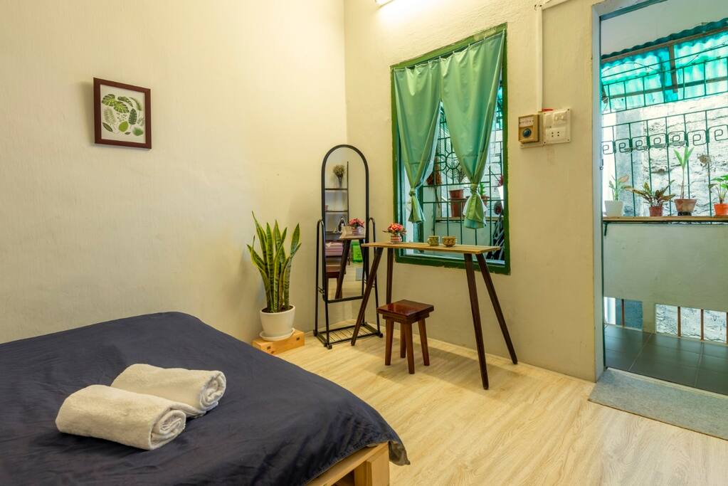 Room 1 - Room for 2 people suitable for work, tourism. The bedroom is warm, comfortable, fragrant and clean. Spacious with large bed
