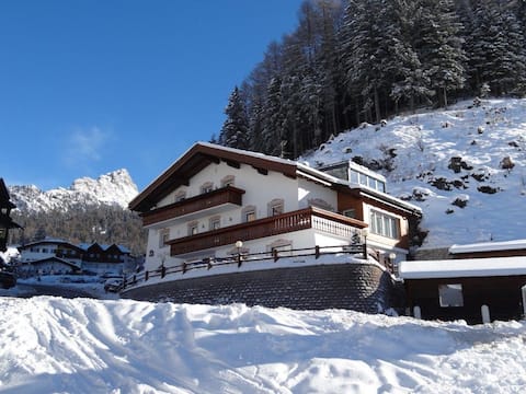 Top Airbnb: Apartment Luisa for 2-6 persons in Sëlva