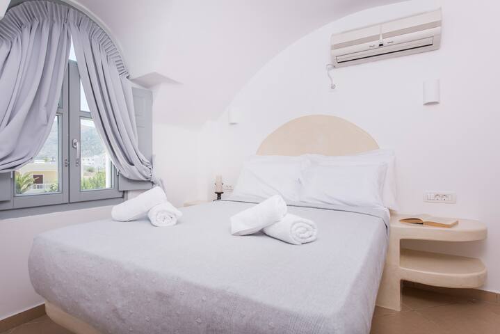 Anafi Villa at Secret Earth Santorini gallery image 2