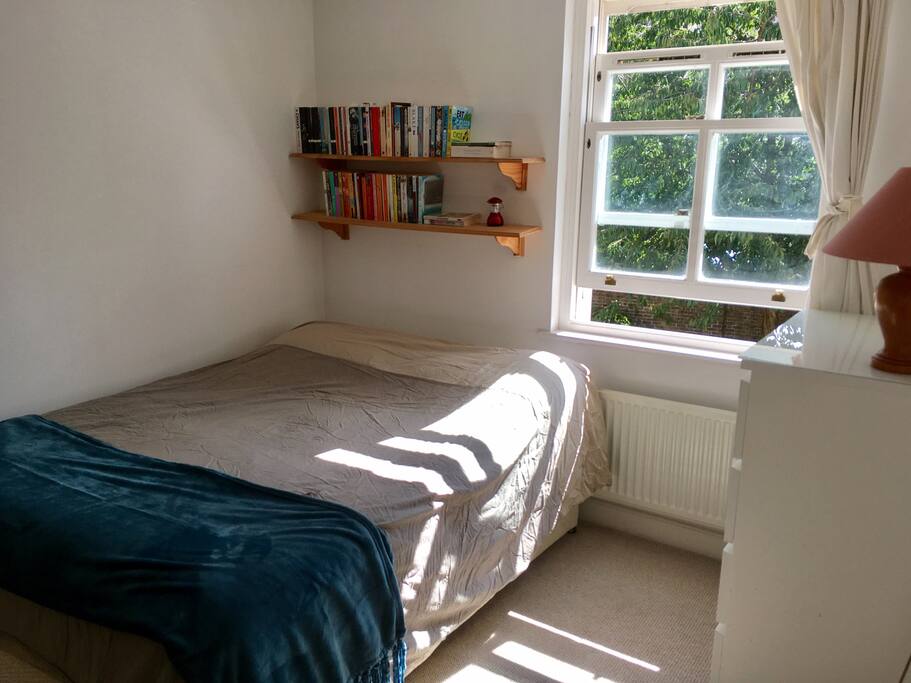 Bright spacious quiet room