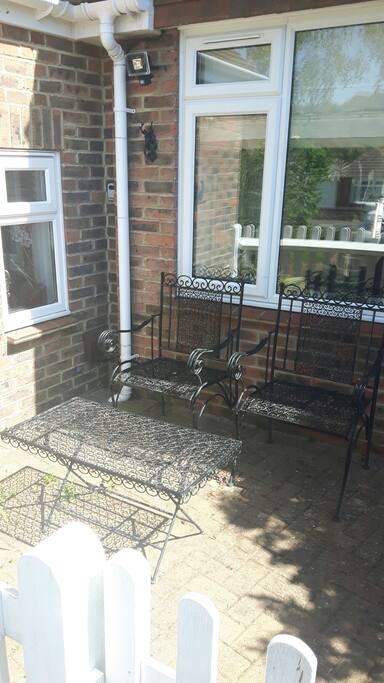 The seating area at the front of apartment overlooking the Gallops.