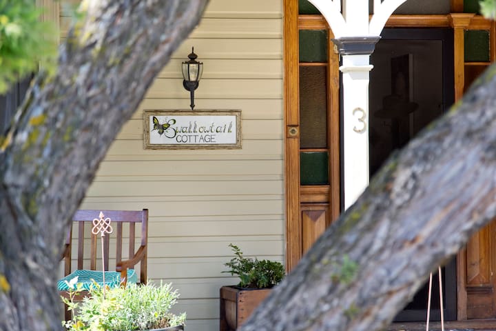 Beautiful Federation Room - Free WiFi and parking