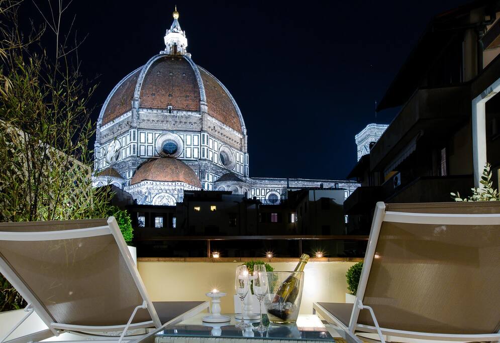 Spectacular private terrace Duomo Apartments for Rent in Florence