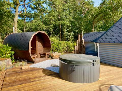 Finnish kota with private Jacuzzi and Sauna, the Zandhoef