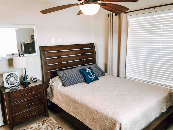 SPÁLŇA Č.2 S MANŽELSKOU POSTEĽOU QUEEN A POSCHODOVÝM KÚTIKOM PRE DETI