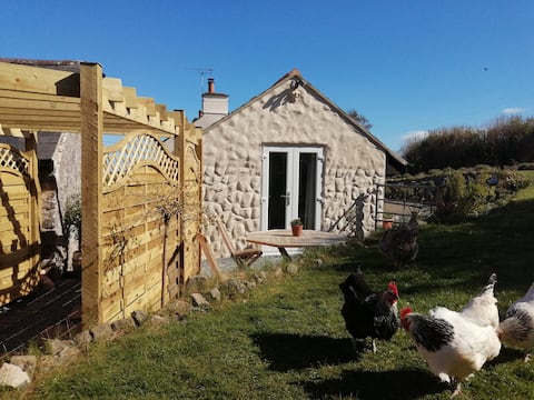 Popular Airbnb listing: Spacious studio next to the coastal path in Lamphey