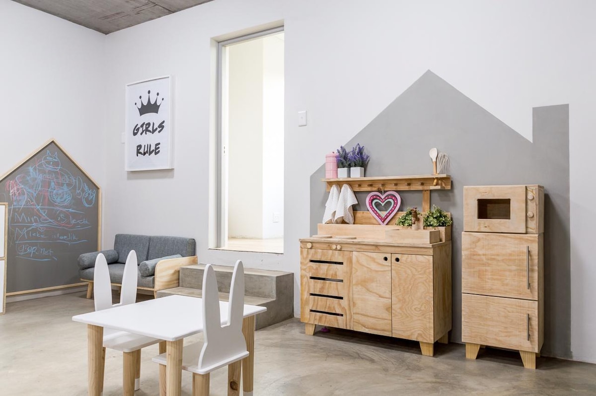 Salle de jeux avec lits superposés