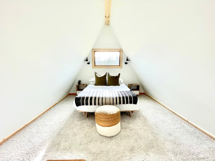 Upstairs Queen Bedroom
