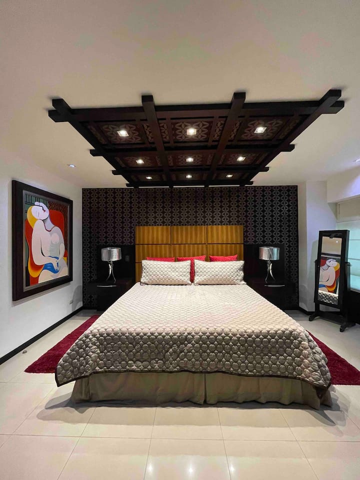 Მთავარი საძინებელი (საწოლი 193 × 203 სმ)