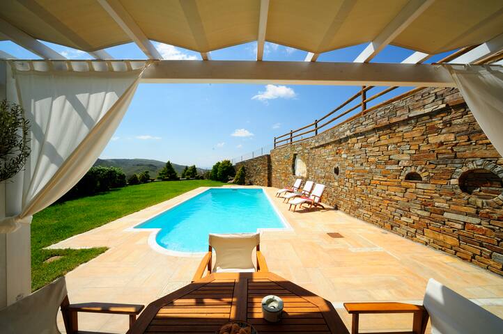 Villa Phivi Cycladic Splendor: 5Bed Gem, Pool, Gym gallery image 3