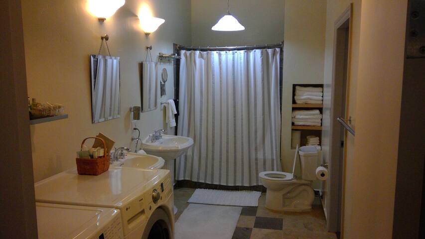 Private loft on the edge of downtown Seattle gallery image 5