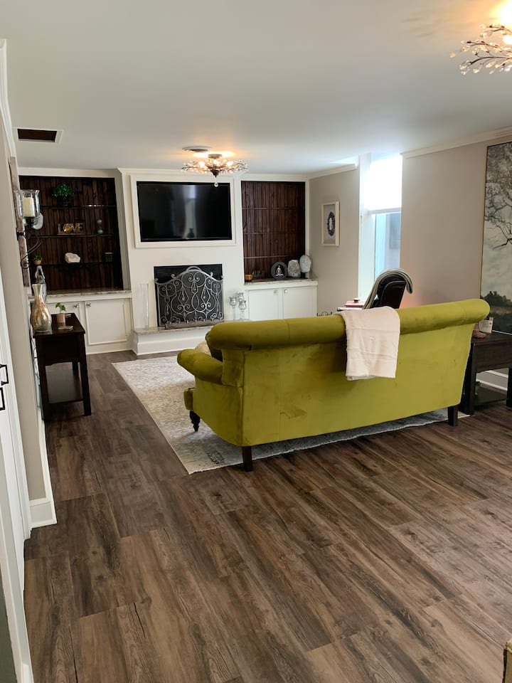 Luxury Spa Suite On 3rd - Hickory, NC
