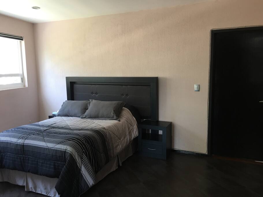 Amplia habitación, exterior, cama matrimonial