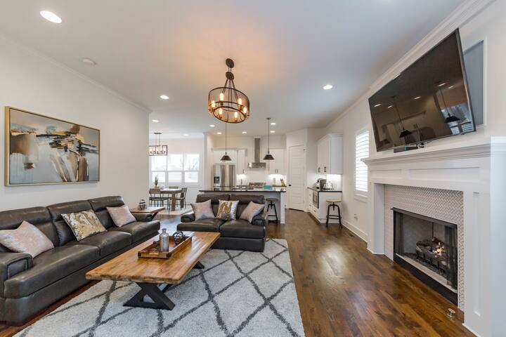 Luxury House/Near Gulch/Rooftop/4King 4Queen 2Twin gallery image 2