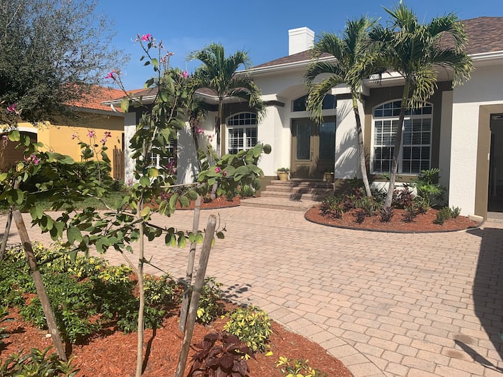 Aaa - Marco Island Luxury Home, Walk To The Beach. - Marco Island, FL
