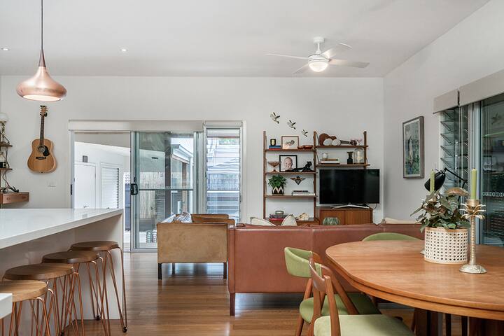 Kingsley Palms . Family Abode Walk to Town gallery image 3