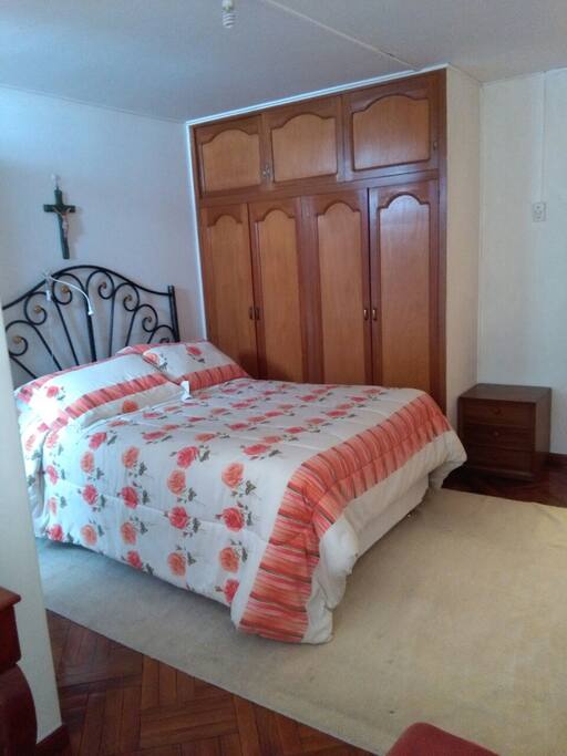 Its comfortable bed ideal for those traveling as a couple or alone, the construction of clothes available .