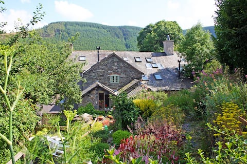 15th Century Farmhouse in mountains nr Lake Vyrnwy