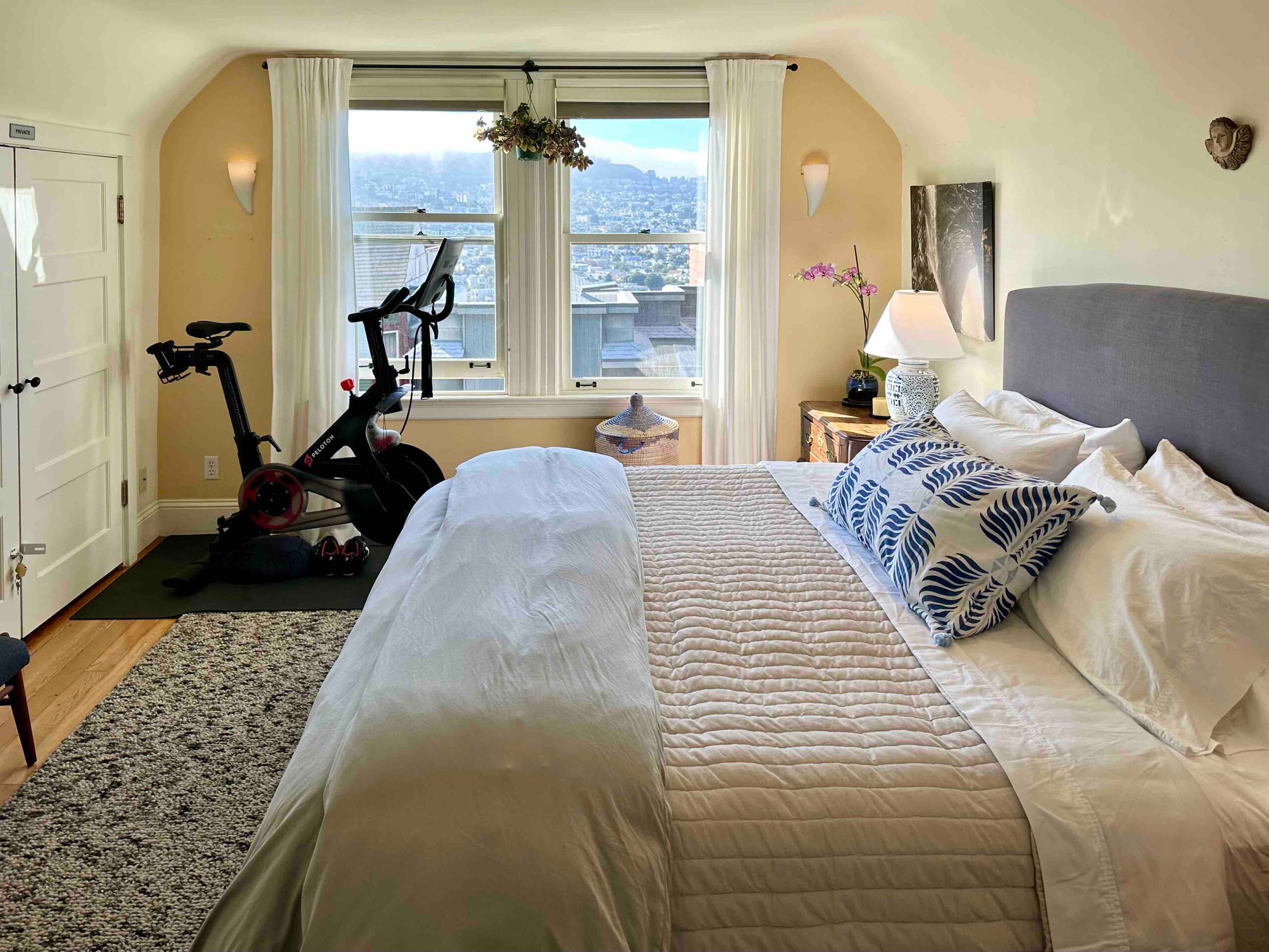Home in San Francisco · ★4.95 · 3 bedrooms · 3 beds · 1.5 baths - Image 19