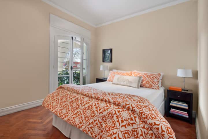 Chambre avec lit Queen Size.