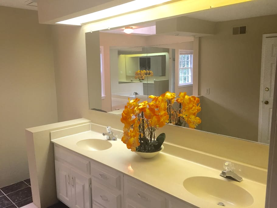 Huge Master Bath w/ large closets, 2 -sinks & soaking tub!