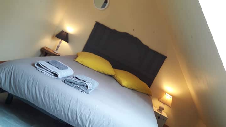 bedroom 5; upstairs: one bed 140